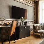 The House 14 Hotel