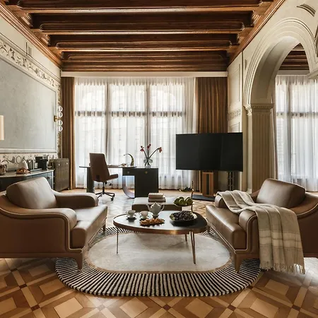 The House 14 Ξενοδοχείο 5*
