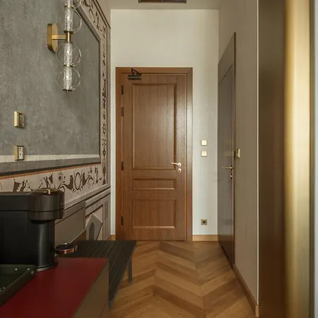 The House 14 Hotel