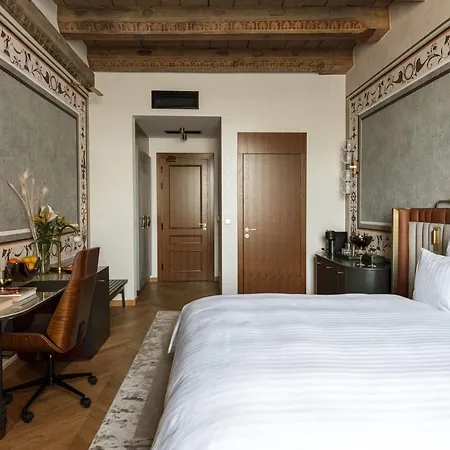 The House 14 Hotel