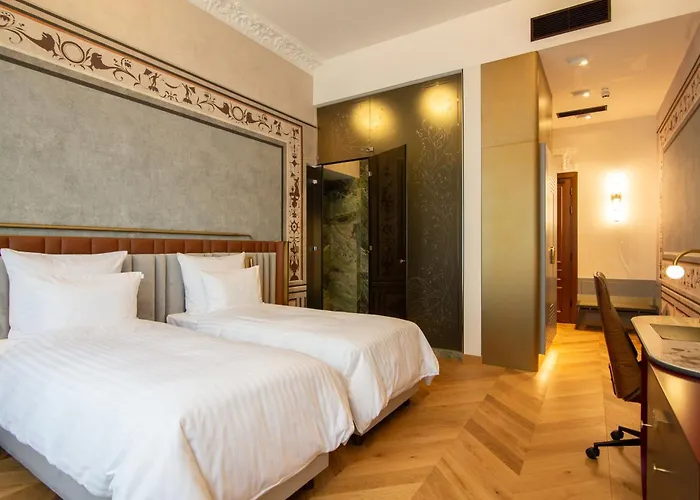 Hotel The House 14 5*